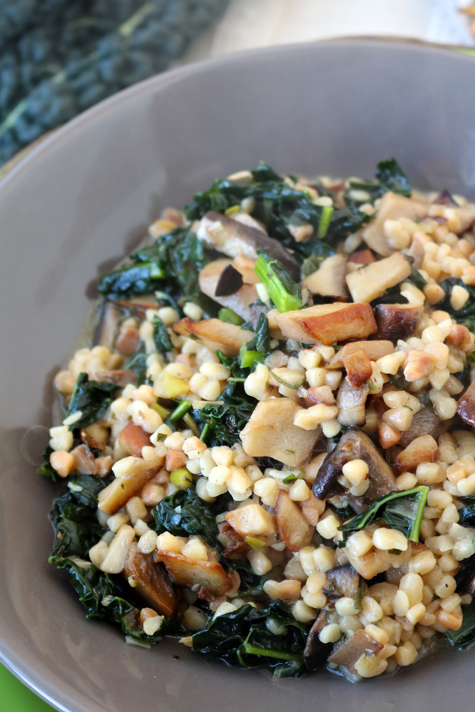 Fregula con cavolo nero e funghi cardoncelli