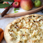 Galette con cavolfiore, mela e cipolotto