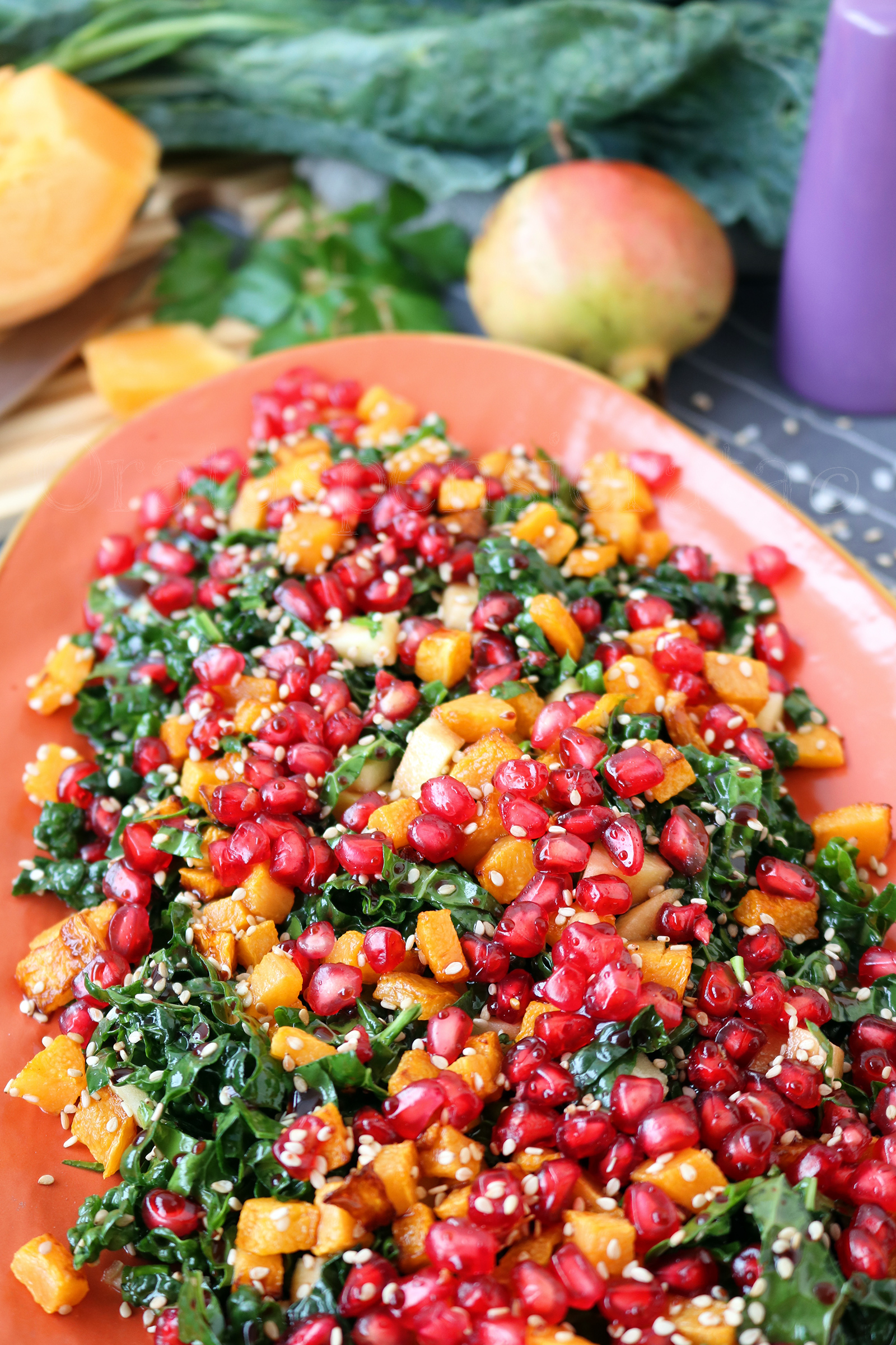 Insalata di cavolo nero, mela, zucca e melagrana