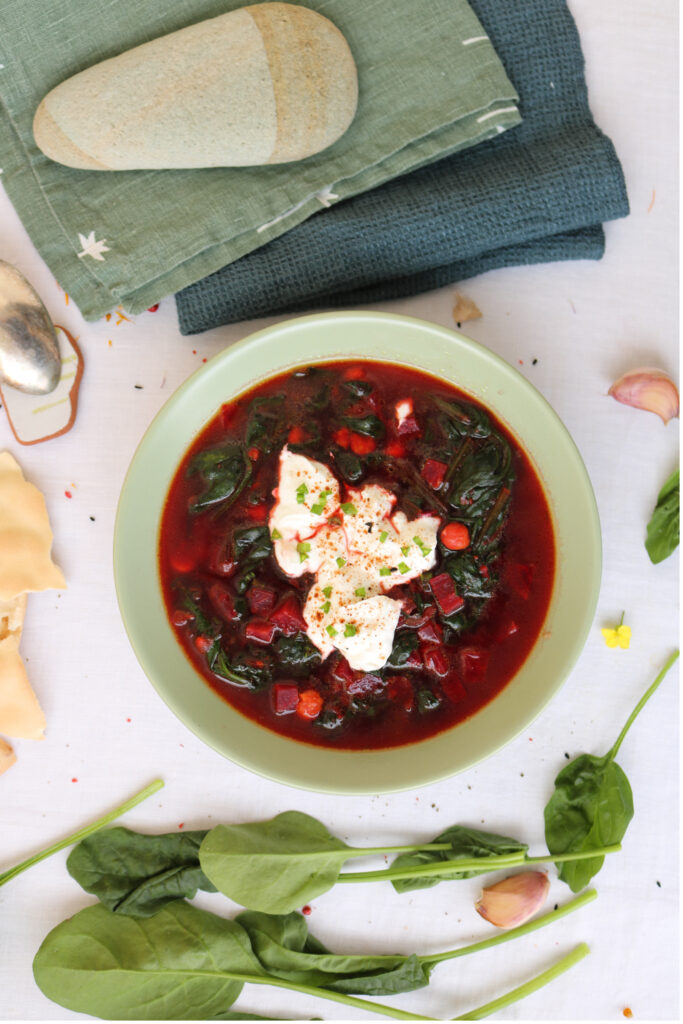 Minestra di barbabietole, spinaci e ceci