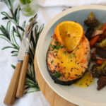 Salmone con verdurine e salsa all'arancia