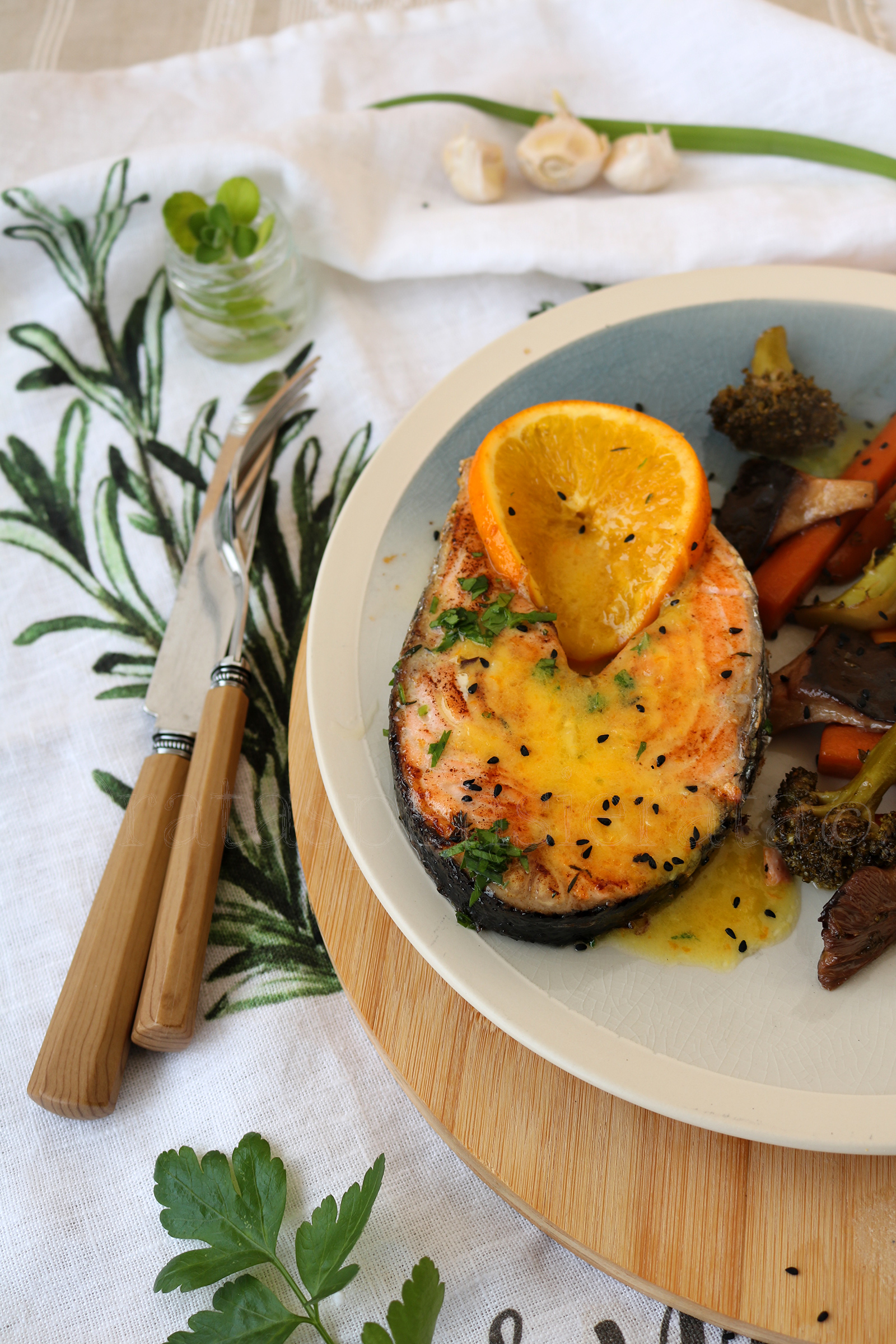 Salmone con verdurine e salsa all'arancia
