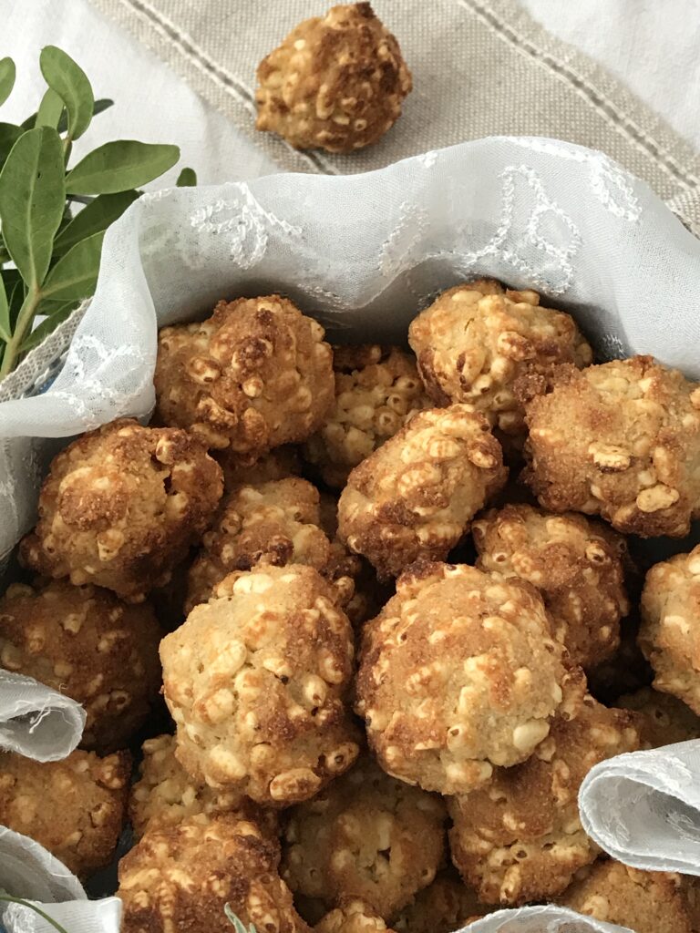 dolcetti al riso soffiato con olio di cocco e mandorle