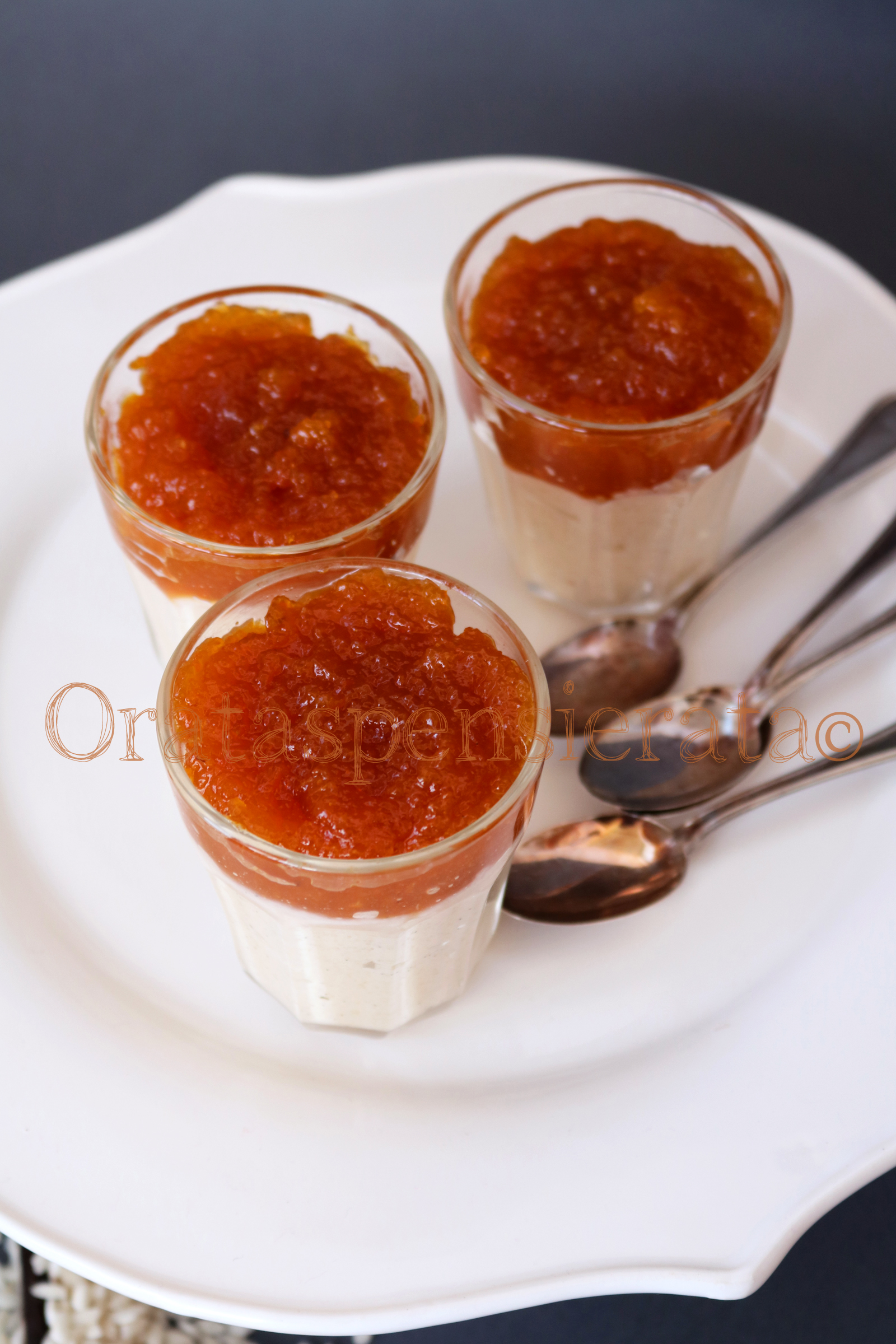 Mini dessert alla crema di riso e marmellata