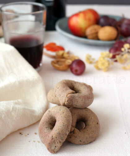ciambelle al Cannonau e semi di papavero