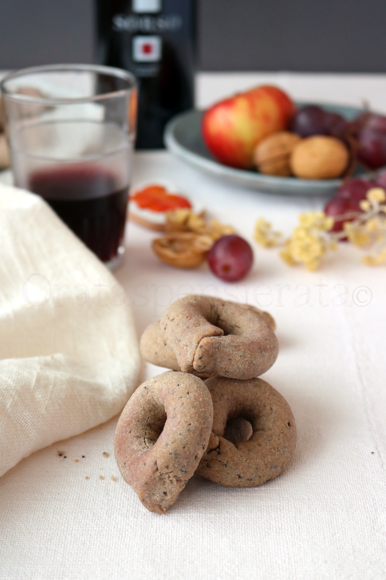 ciambelle al Cannonau e semi di papavero