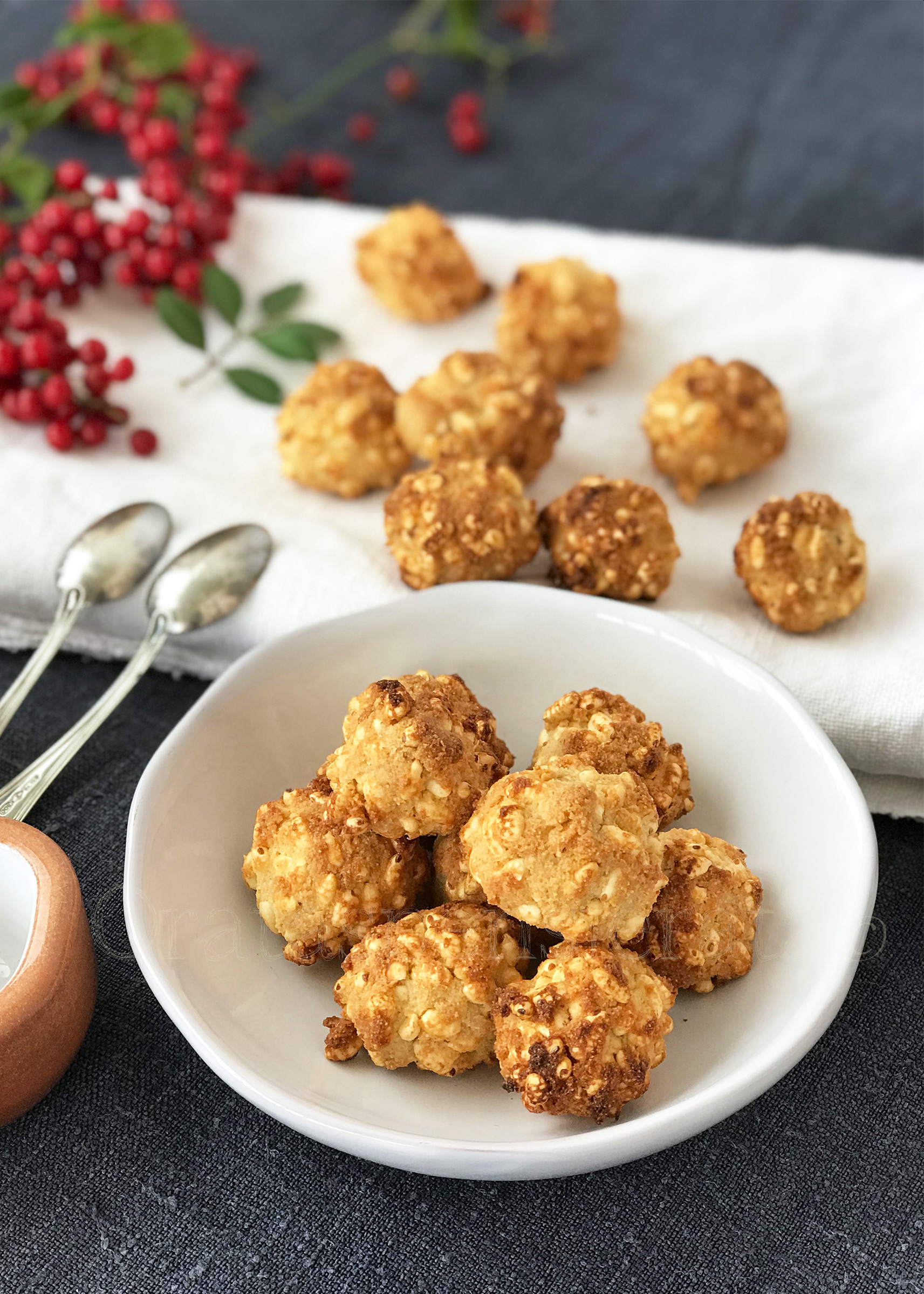 dolcetti al riso soffiato con olio di cocco e mandorle