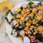 Insalata con cavolo nero, ceci e arancia