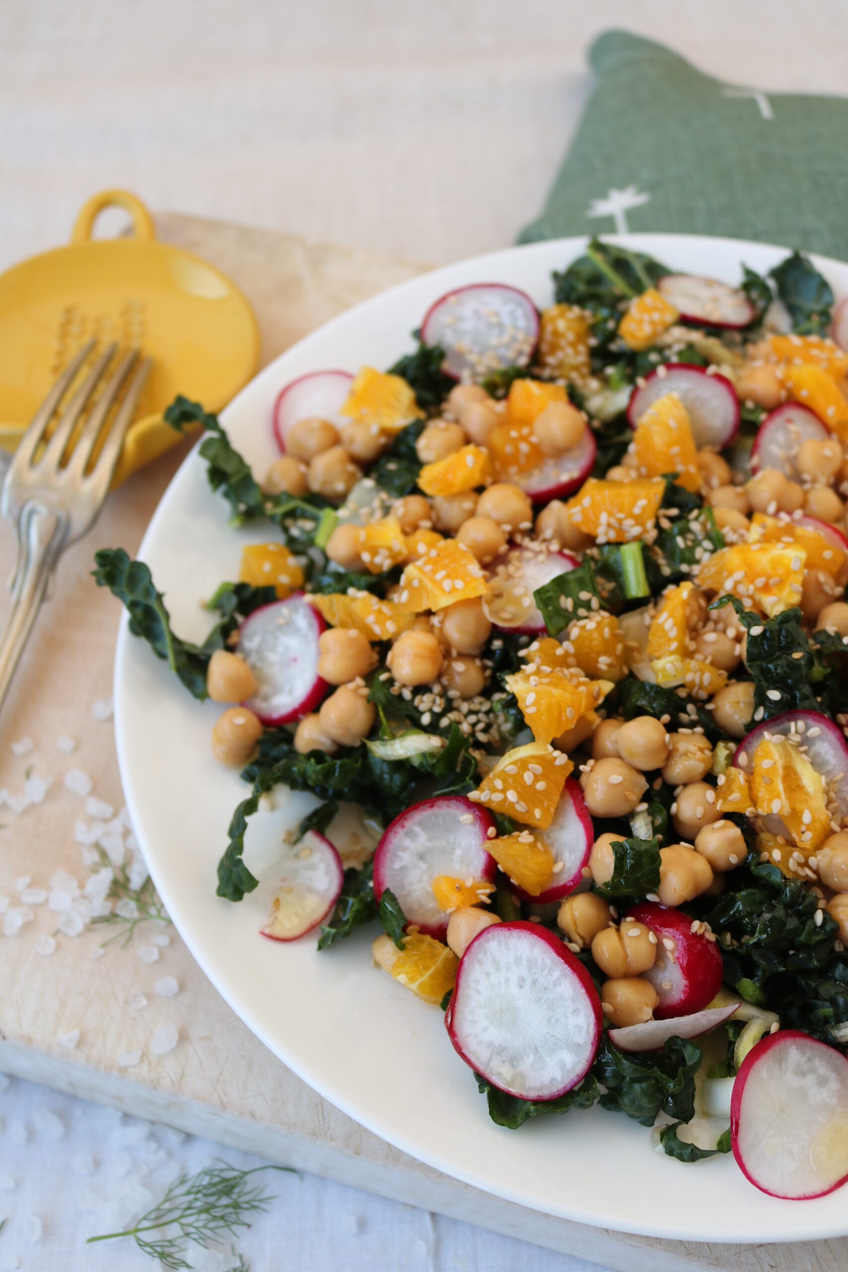 Insalata con cavolo nero, ceci e arancia