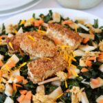 Insalata con feta impanata al sesamo