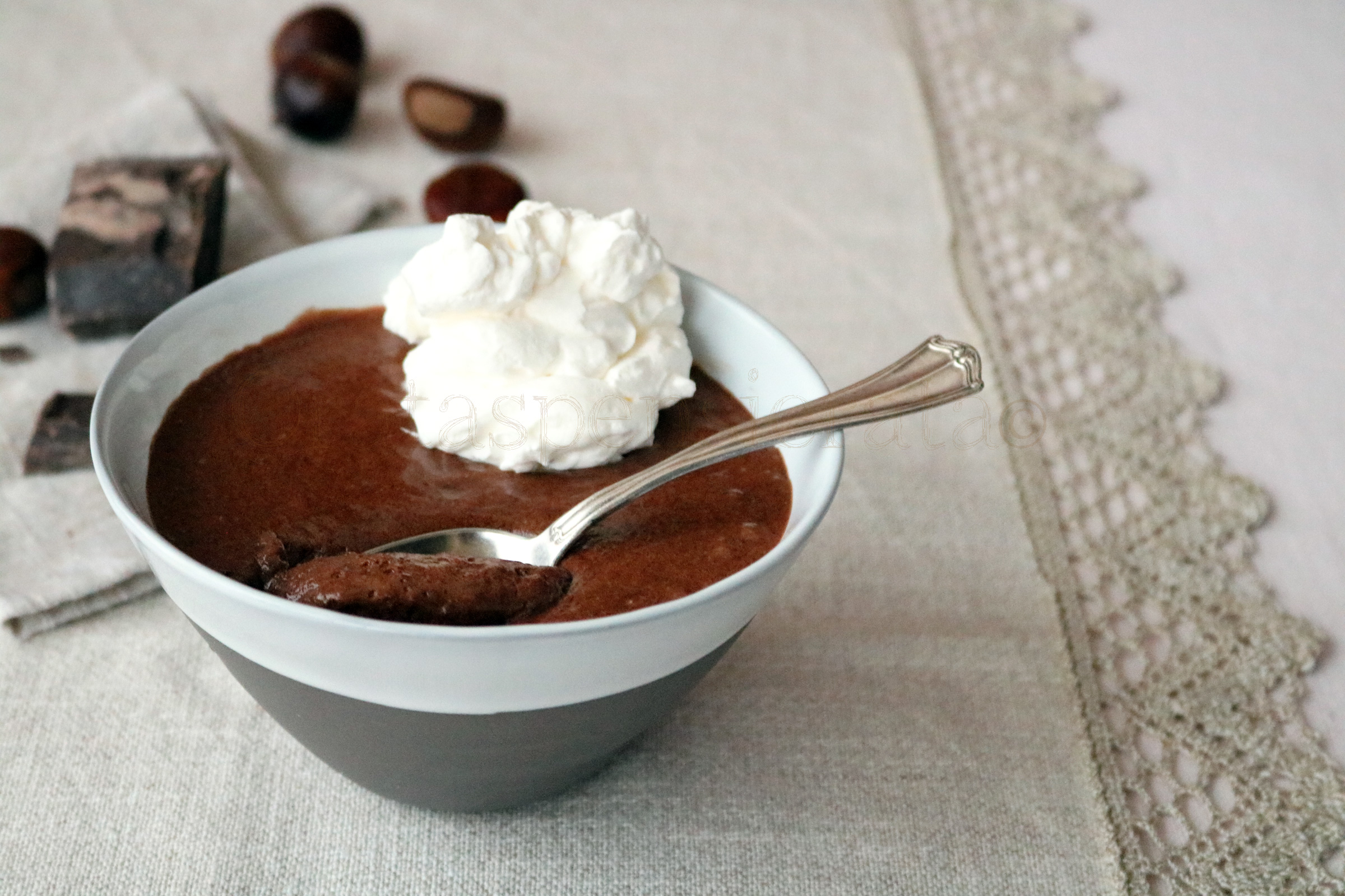 mousse au chocolat più le castagne