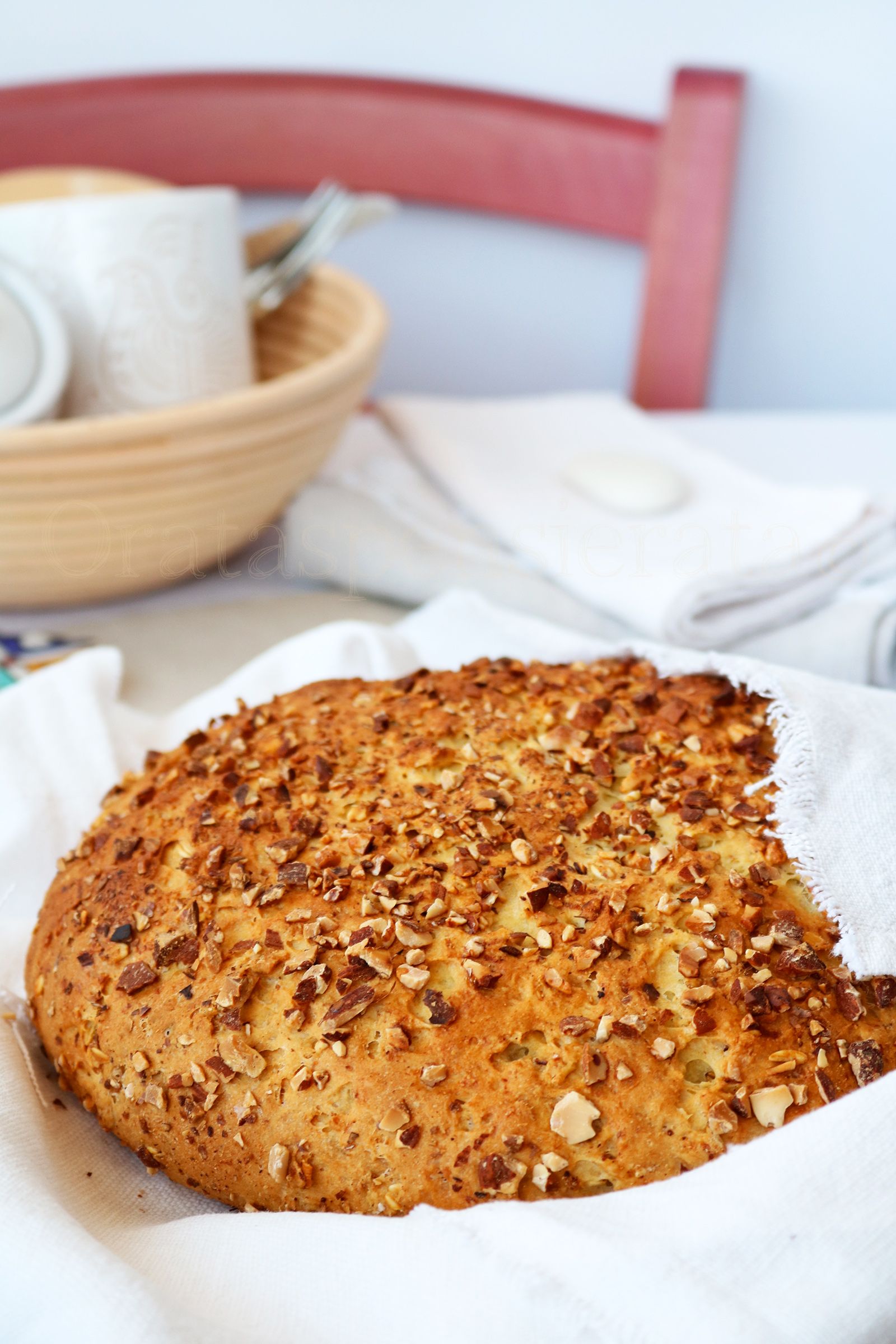 pane di semola con fiocchi d'avena e mandorle
