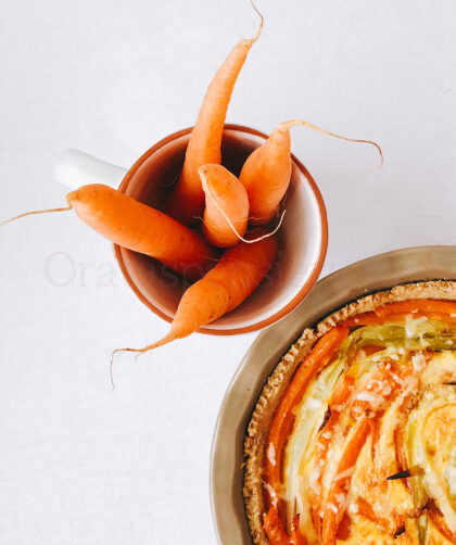 torta salata con carote e cipollotti