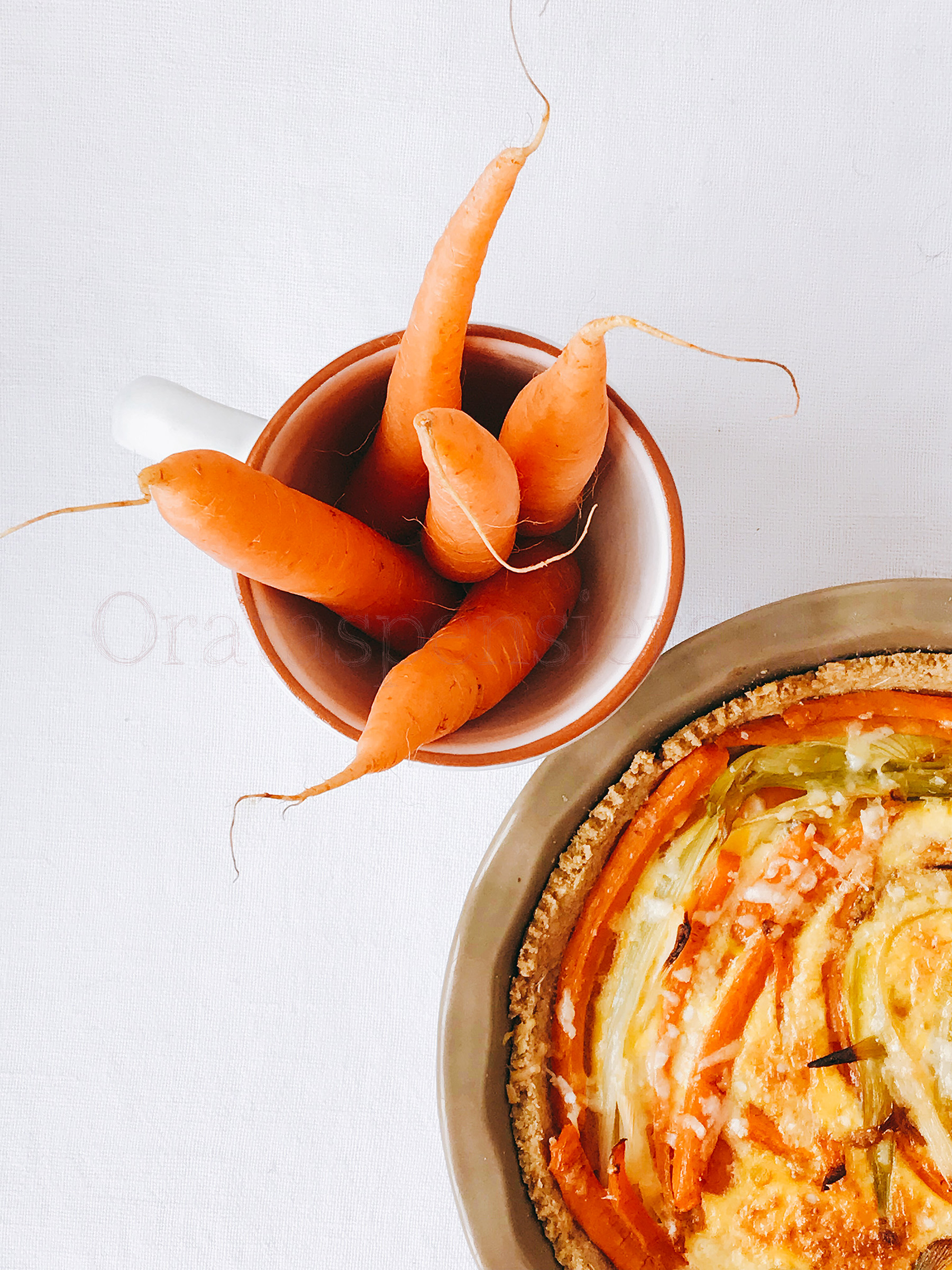 torta salata con carote e cipollotti