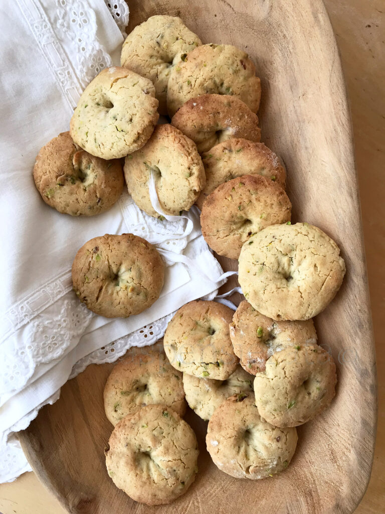 biscotti con farina di ceci e pistacchi