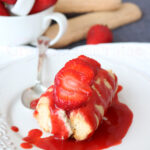 Dolce di ricotta, fragole e biscottos