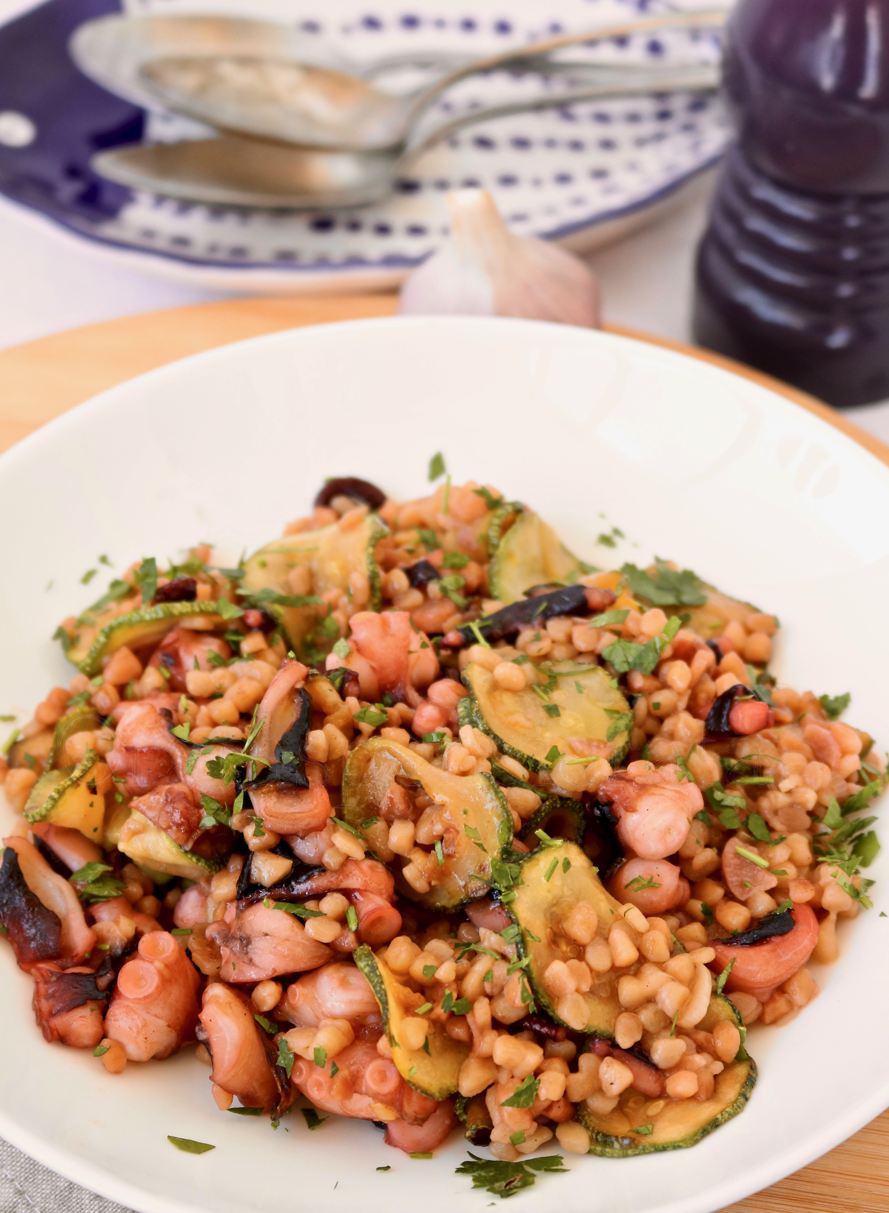 Fregula con zucchine e moscardini