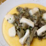 Polenta con carciofi e taleggio