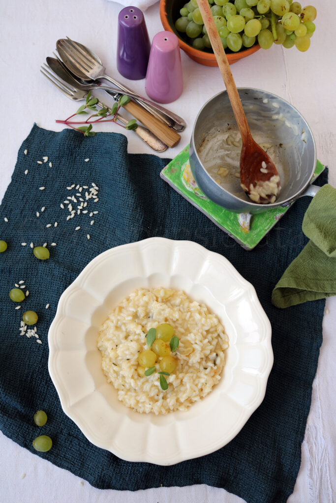 Risotto all'uva e portulaca
