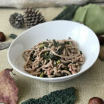 tagliolini di farina di castagne con cavolo nero e salsiccia
