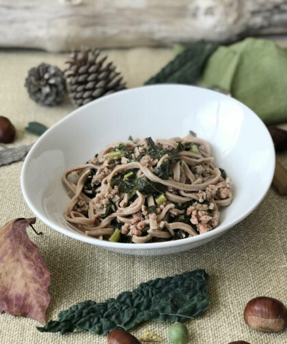 tagliolini di farina di castagne con cavolo nero e salsiccia