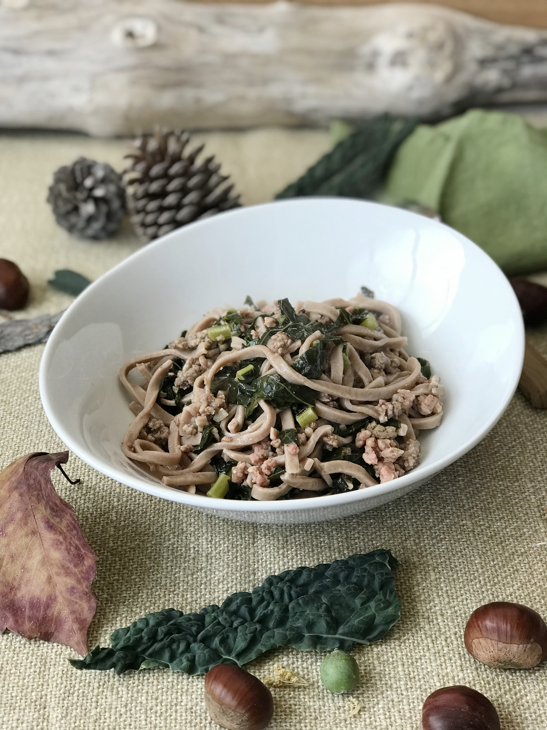 tagliolini di farina di castagne con cavolo nero e salsiccia