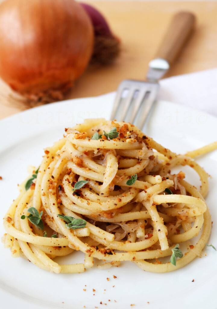bucatini alle tre cipolle