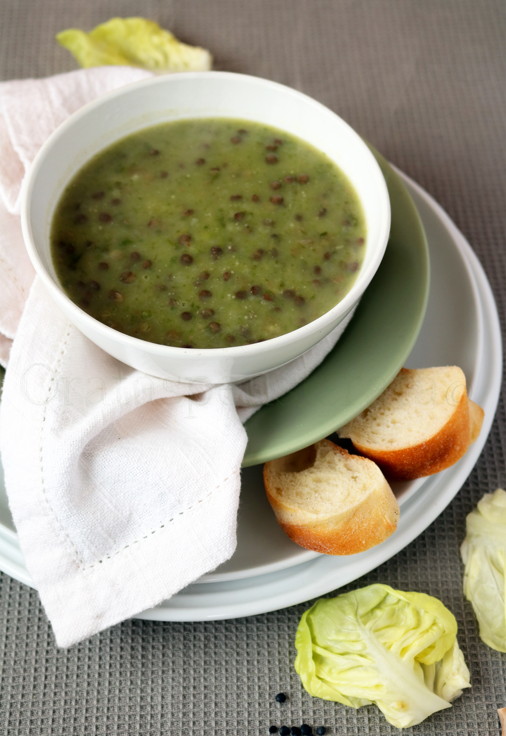 crema di lattuga e lenticchie nere