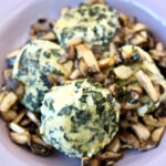 polpettine di cavolo nero e ricotta con i funghi