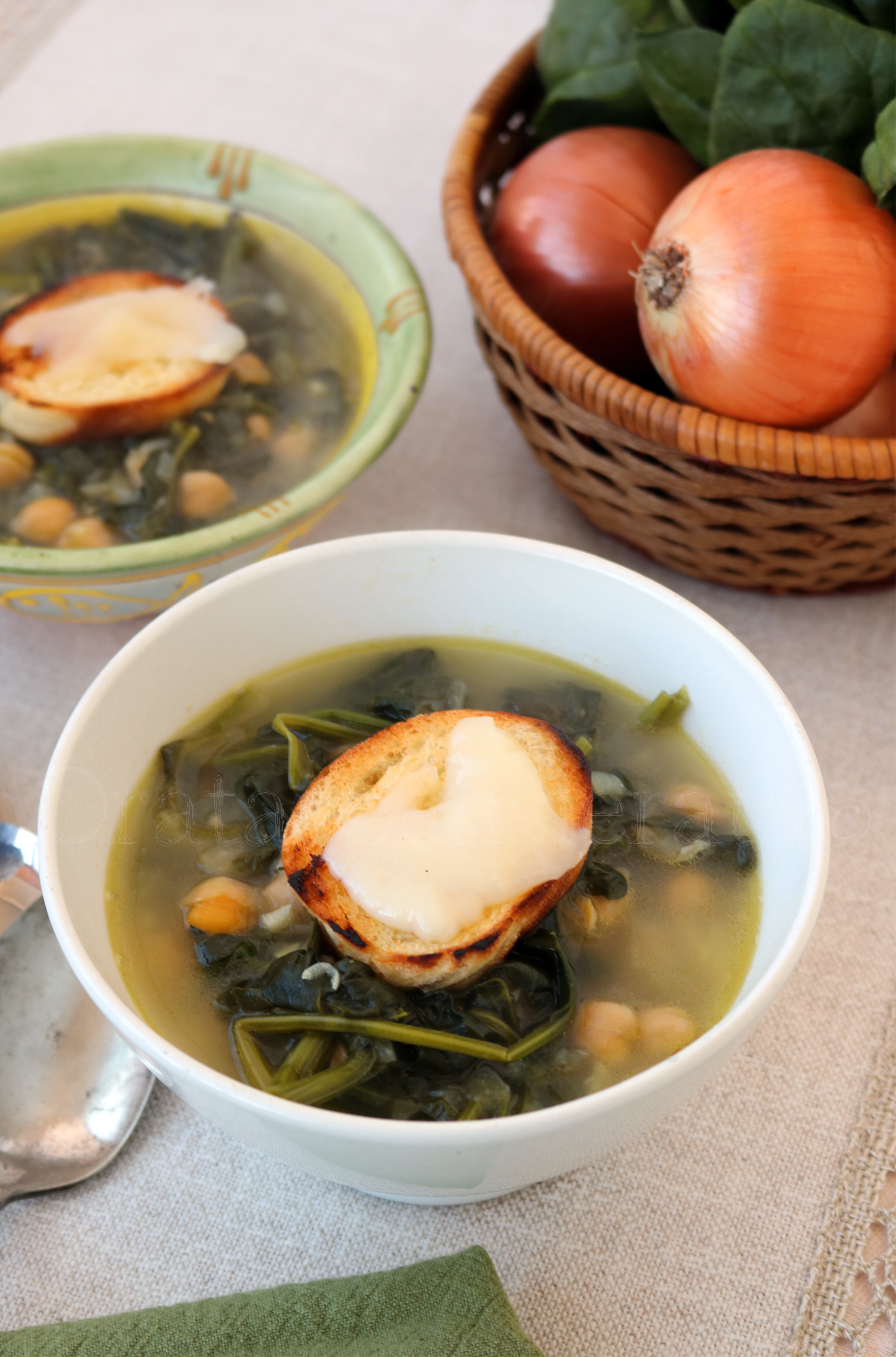 minestra di ceci e spinaci con crostino al casizolu