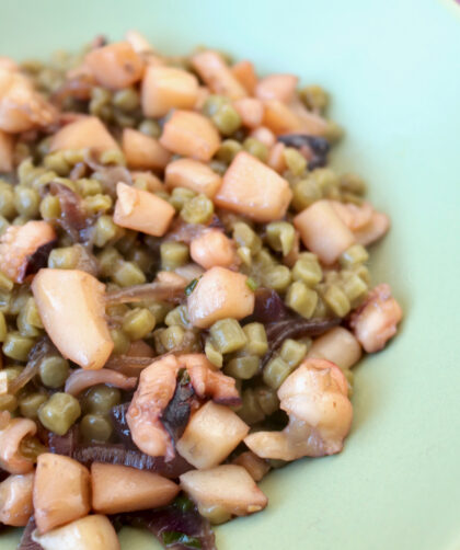 Seppie con cipolle rosse e pasta verde