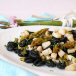 Bianco, verde, nero: gnocchetti alle seppie con asparagi