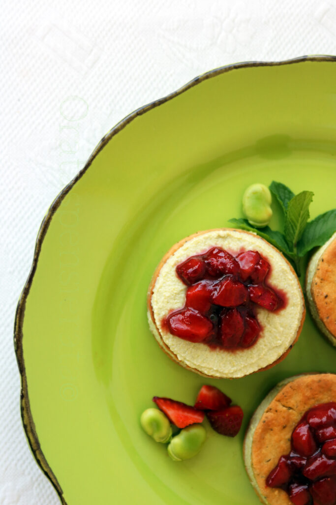 mousse di fave nel biscotto